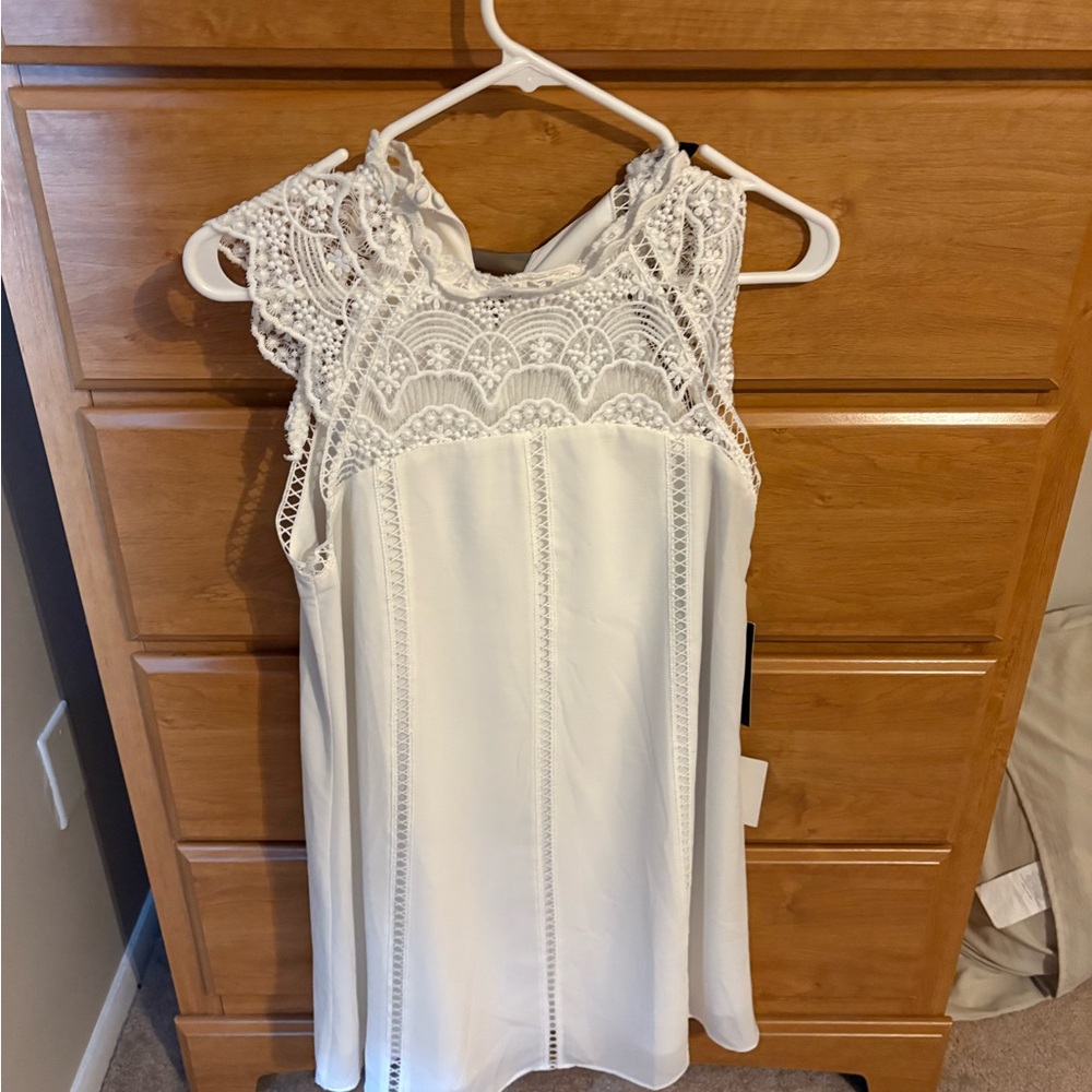 Elegant White Lace Sleeveless Top
